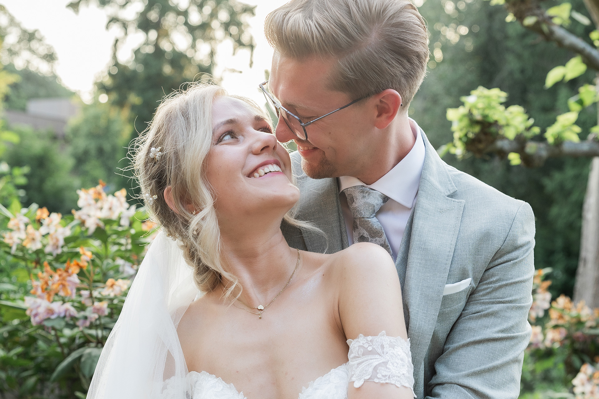 Documentaire trouwfotografie. Jullie bruiloft vastgelegd vanuit observatie, rust en aandacht